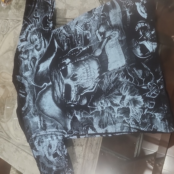 Stussy Black and Blue Skull Grunge Small Like New T-Shirt - Picture 7 of 10